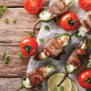 Пълнени чушки халапеньо увити с бекон