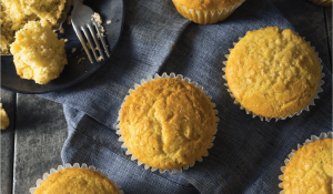 Царевични мъфини с Чедър