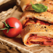 Стромболи с шунка и моцарела Стромболи с шунка и моцарела